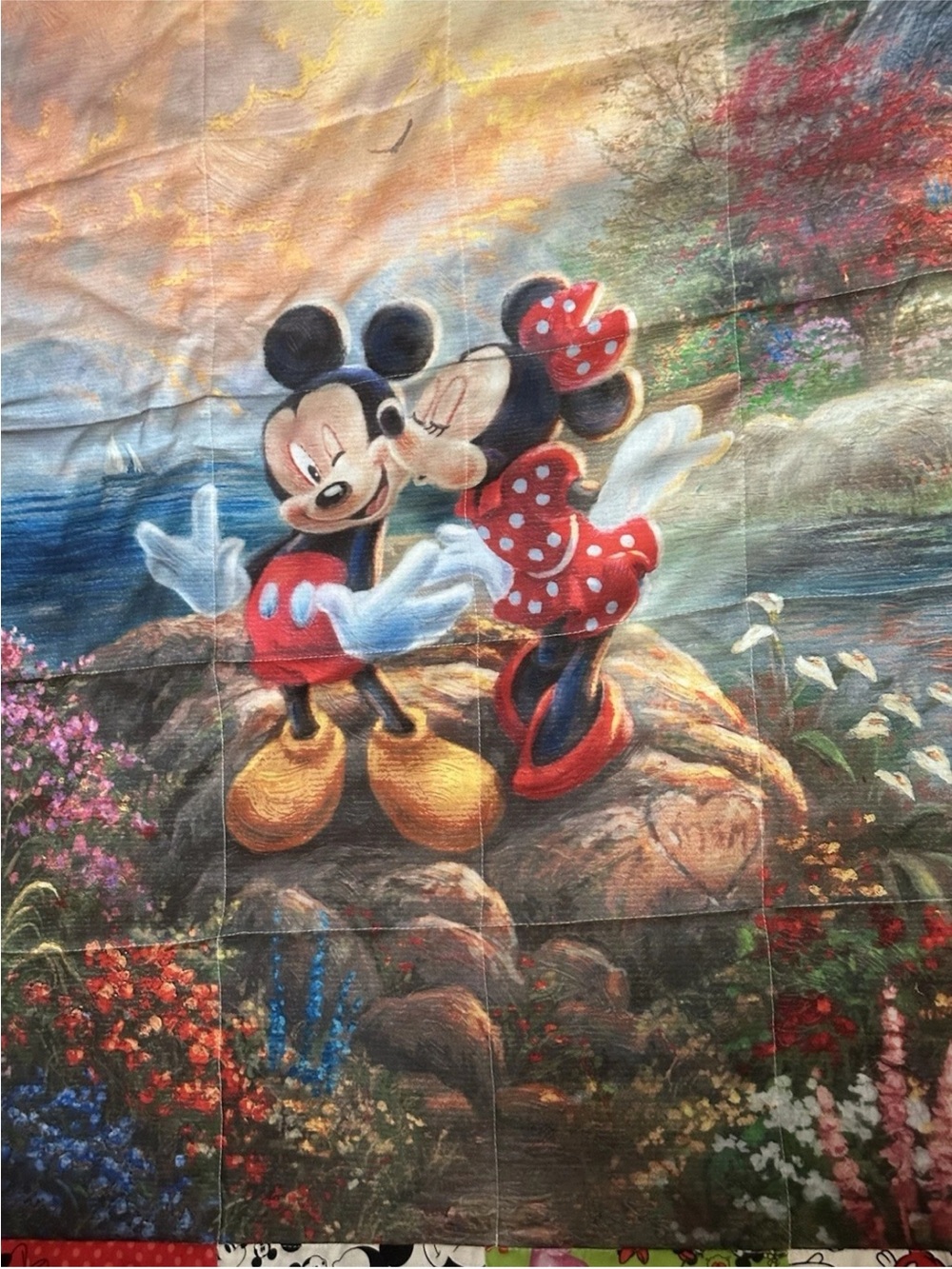 Mickey & Minnie handmade quilt springs creative Disney sweetheart cove 47”X44”